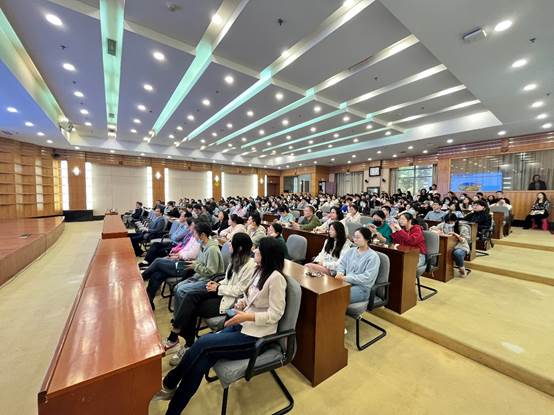 人們在屋子里中度可信度描述已自動生成