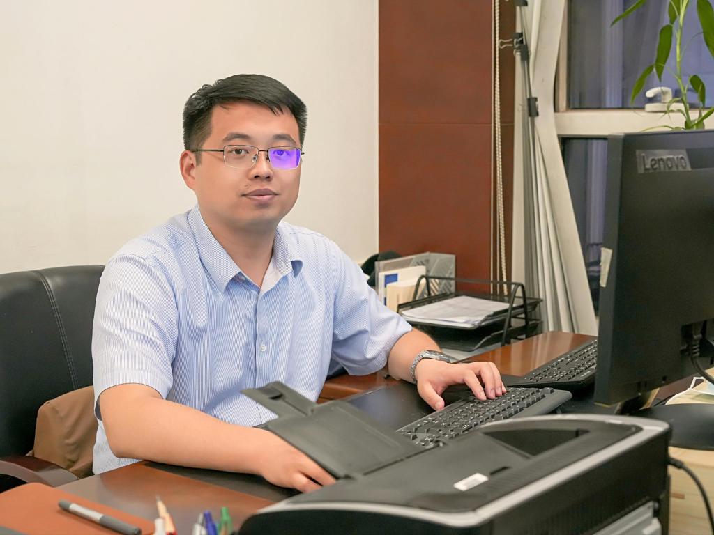 三全育人·微光丨第八屆“三育人”標兵、黨政辦公室李云超老師：做好辦公室“三服務”， 以有為青春書寫新時代育人答卷