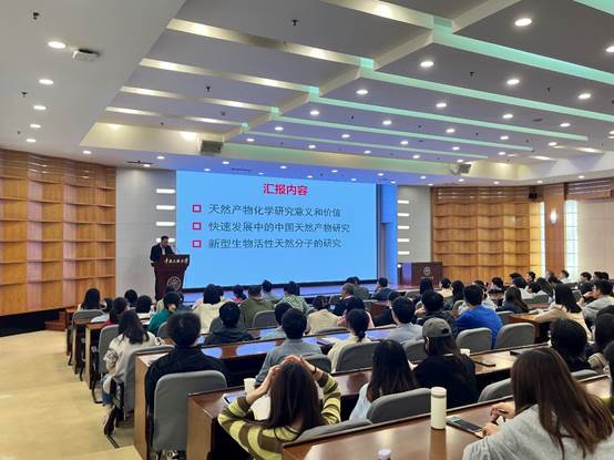 會議室里的人們描述已自動生成