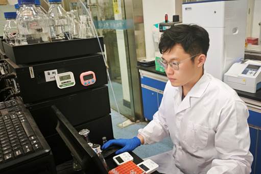 姜升平實(shí)驗(yàn)照1