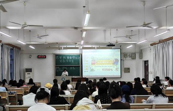 會議室里的人們AI 生成的內容可能不正確。